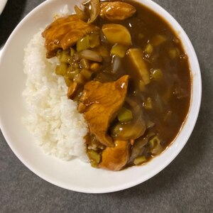 トマト缶でチキンハヤシライス♩